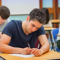 Elevii din ultimul an de liceu încheie cursurile vineri. Când începe examenul de Bacalaureat 2025 - Foto: Profimedia images
