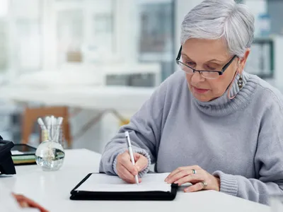 Pensionară la pensie - Foto: Freepik