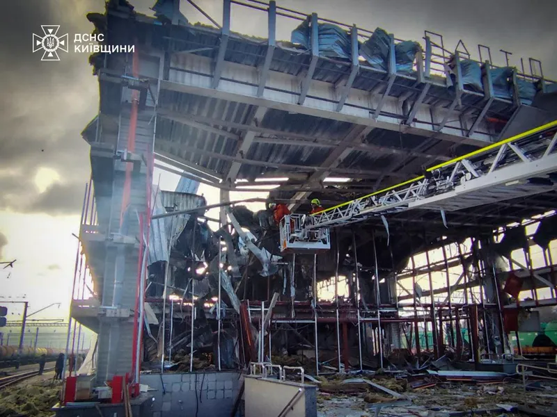 Clădirea unei gări distruse de bombardamentele rusești la 6 decembrie în Fastiv, regiunea Kiev - Foto: Profimedia Images