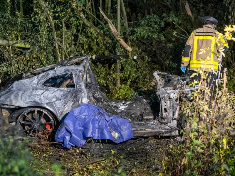 Accident înfiorător. Un tată și fiul său au gonit spre moarte cu 200 km/h cu un Porsche de 200.000€ - Foto: Profimedia images