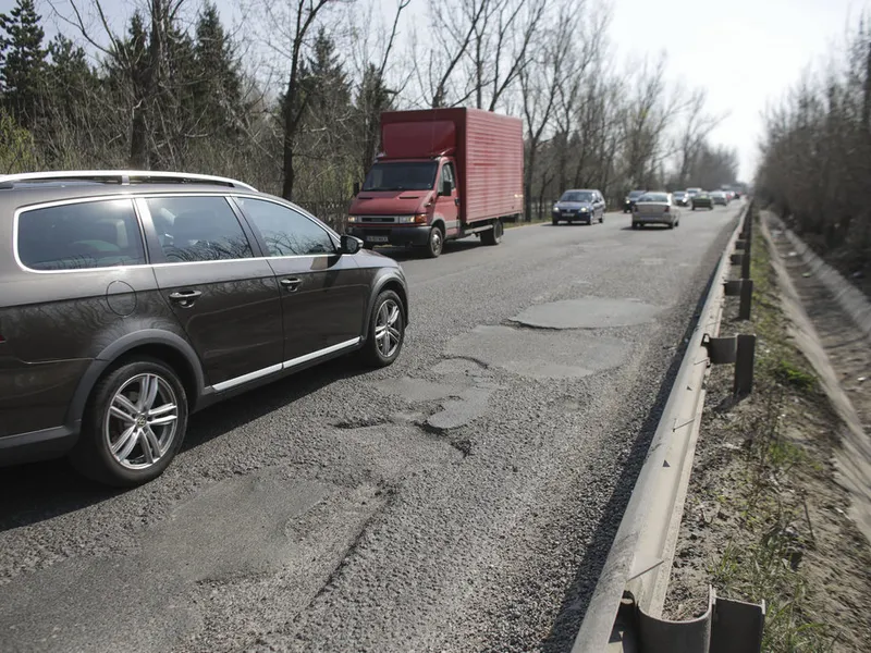 Gropile nu le numără nimeni, dar Guvernul vrea să crească și de 4 ori amenzile pentru rovinietă. / Foto: Inquam Photos / Octav Ganea