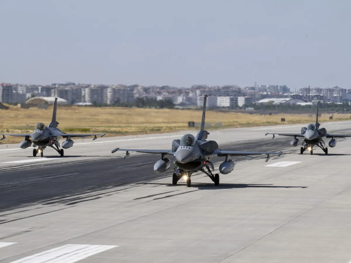 Turcia trimite avioane F-16 la granița cu Rusia. Putin testează apărarea României și a NATO cu drone Geran-2