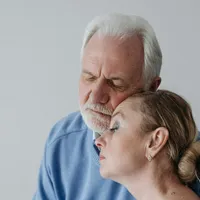 Pensiile vor fi înghețate până în anul 2026. Pensionarii pierd sute de lei la pensie - Foto: Pexels/Pavel Danilyuk