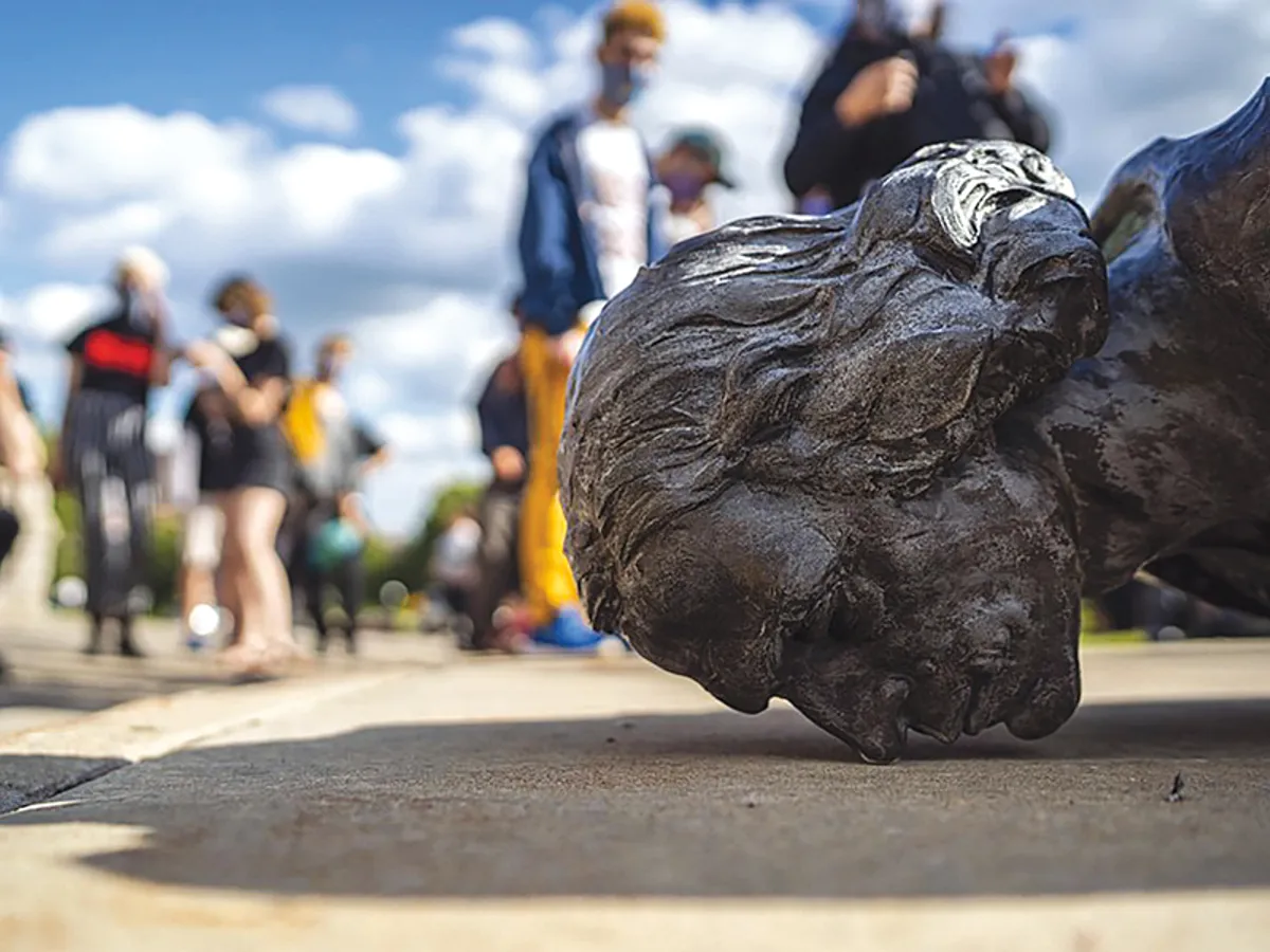 RĂSCRUCE În Minnesota, statuia lui Christofor Columb este aruncată în trecutul istoriei, neavând loc în prezent