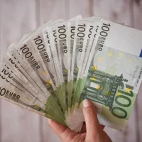 Curs BNR vineri, 25 aprilie. Cum sunt euro și dolarul, față de leu, când Trump pune presiune pe Fed - Foto: INQUAM PHOTOS/Alberto Groşescu