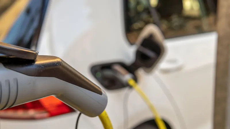 Mașină electrică la încărcat (imagine cu caracter ilustrativ) - Foto: Profimedia Images