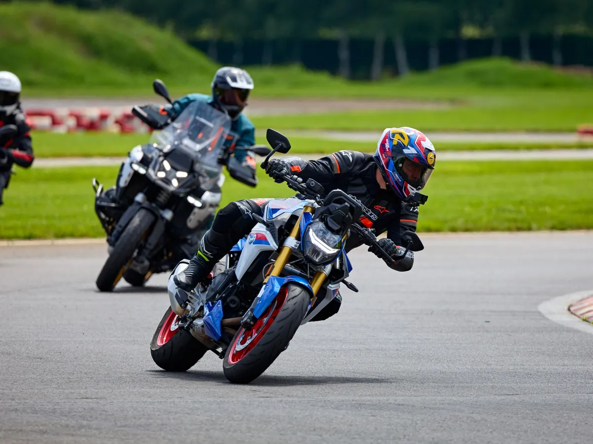 Să nu mergi niciodată mai tare decât 50% din maximul tău - Foto: Facebook / RIDER Academy