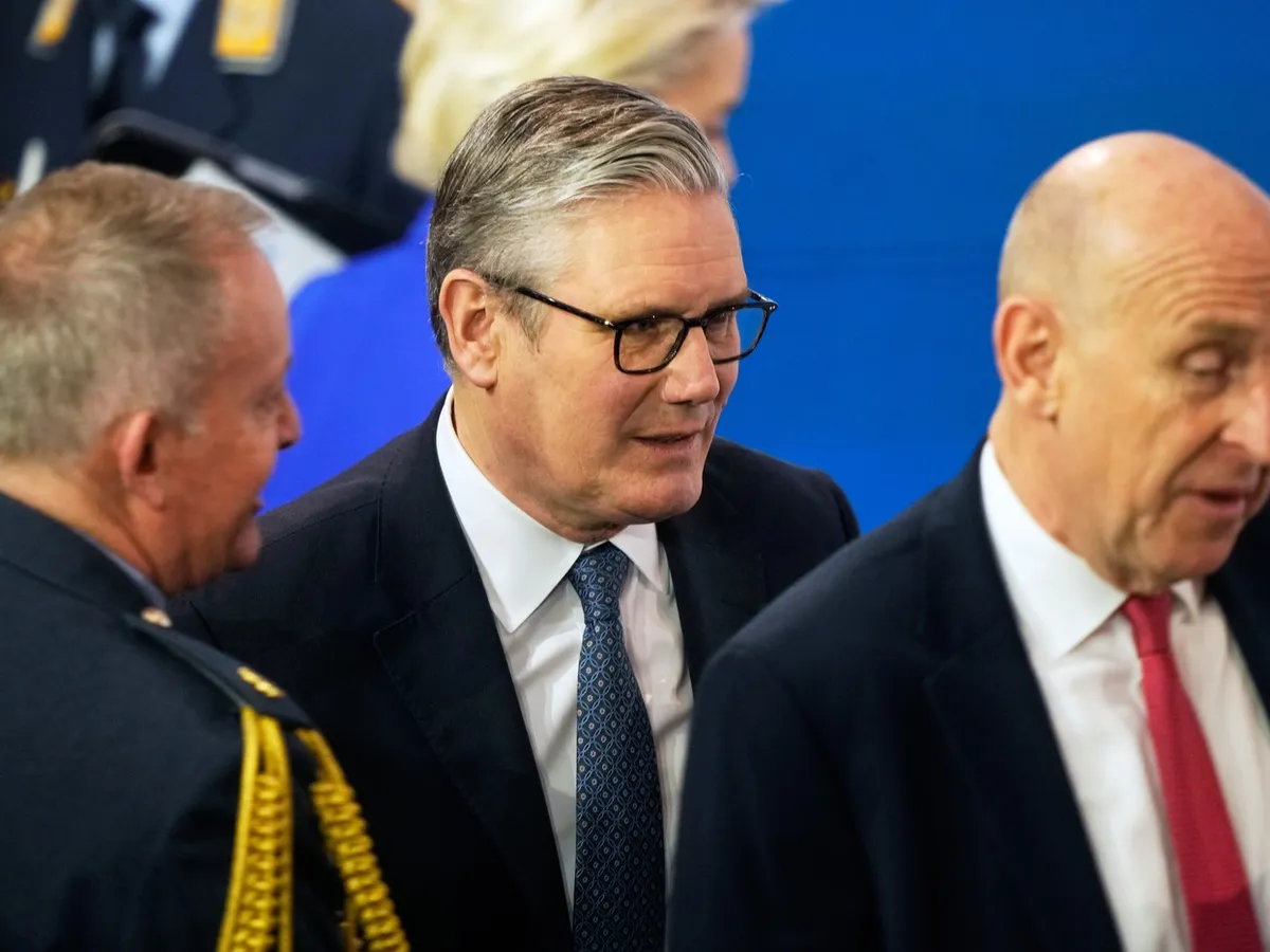 Demisie șoc în Guvernul Marii Britanii. Șeful Apărării, John Healey, se retrage. Ce-i reproșează premierului