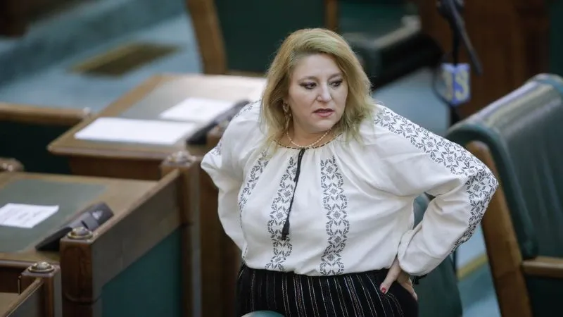 Diana Șoșoacă, sancționată cu avertisment scris pentru derapajele din Parlament. Foto Inquam Photos/George Călin