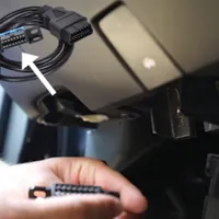 Ce „minune tehnologică” de măsluit kilometrajul mașinilor a descoperit RAR - Foto: YouTube/OBD-II Port Replicator Cable Installation