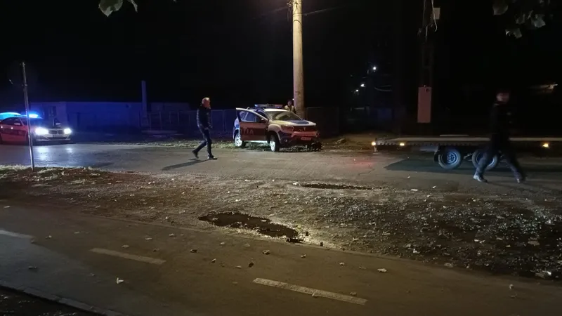 Două mașini de poliție au plecat în urmărirea unui contravenient. S-au bușit tare între ele - Foto: aradon.ro
