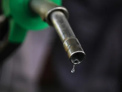 Care sunt cauzele creșterii prețului la motorină. „Mai avem puțin și stăm la coadă, că peste o săptămână se face 10 lei. N-are cum”