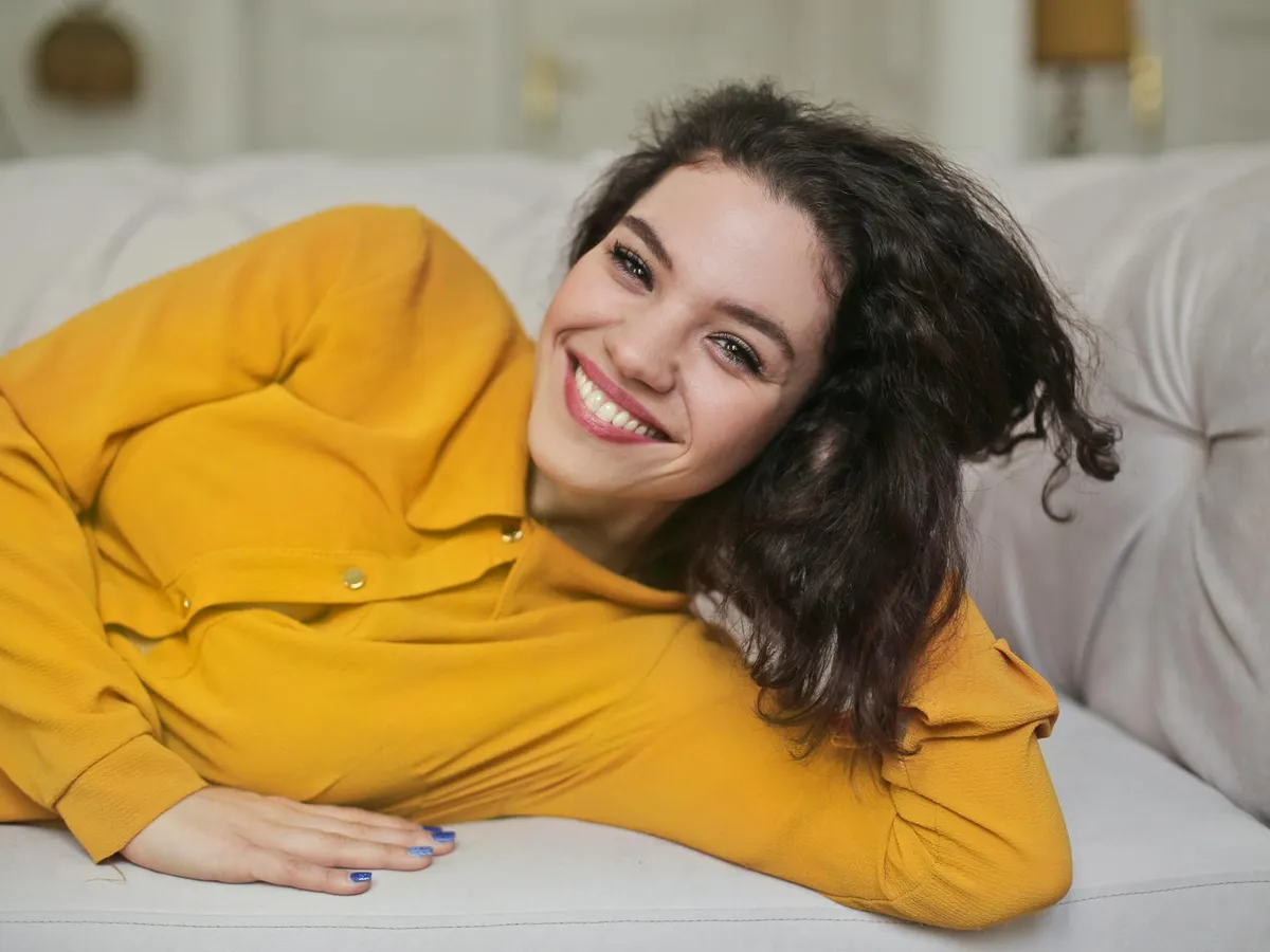 4 motive pentru care durerile de dinți sunt mai puternice noaptea. Cum le combați fără stomatolog? - Foto: pexels / Andrea Piacquadio
