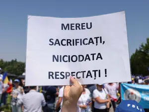 Proteste masive în ziua în care guvernul își asumă creșterea taxelor - Foto: Inquam Photos/ Octav Ganea