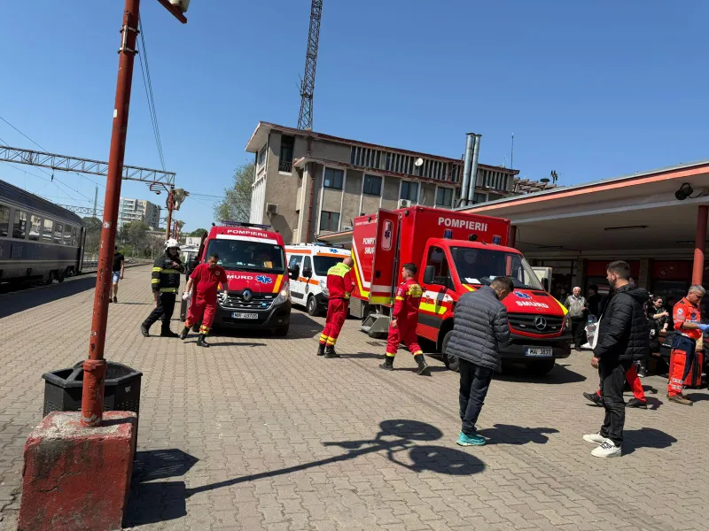 Două trenuri s-au ciocnit în gară la Constanța. 14 răniți. A fost activat Planul Roșu de Intervenție - Foto: ISU Constanța