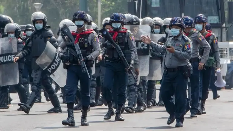 Peste 100 de organizaţii de apărare a drepturilor omului cer un embargou al ONU privind armele împotriva Myanmarului/FOTO: Getty