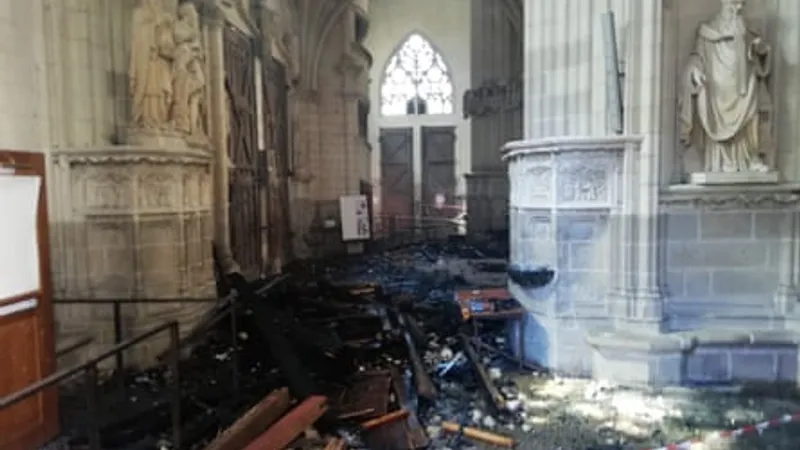 Catedrala din Nantes a fost incendiată în 18 iulie. FOTO: AFP via The Guardian