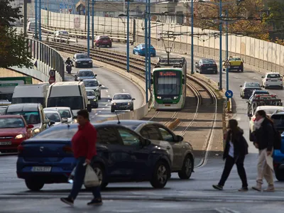 Mașini pe stradă în București - Foto: Profimedia Images (rol ilustrativ)