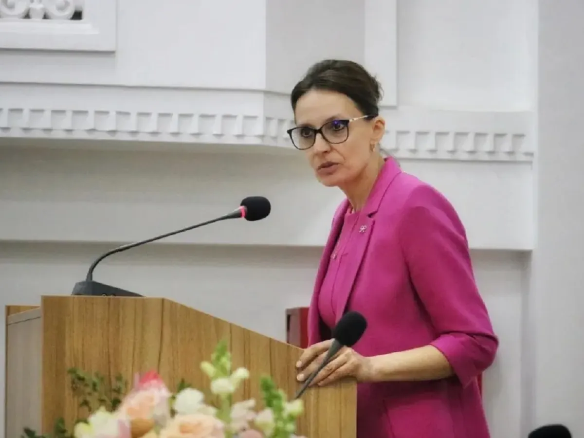 Șefa CSM a urmat o facultate privată acreditată după ce a terminat-o. A evitat concurența de 25/loc la „stat”