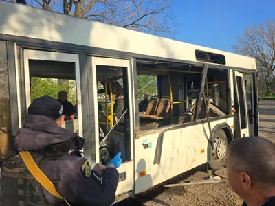 9 morți și 30 de răniți în Ucraina, după ce o dronă rusească a lovit un autobuz cu muncitori - Foto: X/ @ukraine_world