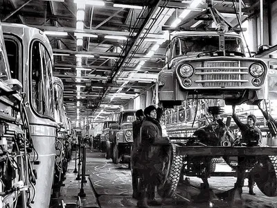 Mitul industriei comuniste înfloritoare, demontat de un raport al Securității: cifre mincinoase, lipsă piese - Foto: bizbrasov.ro