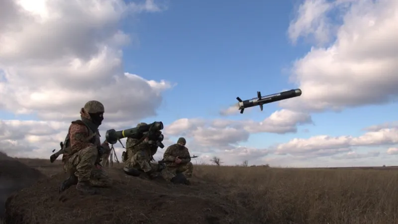 Militari ucraineni lansează o rachetă antitanc Javelin/ Foto: Profimedia Images
