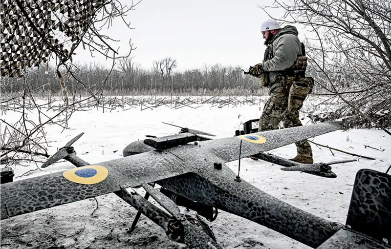 Un soldat ucrainean cu o dronă &icirc;n ianuarie 2026 &icirc;n Zaporizhzhia Foto: MYTRO SMOLIENKO/UKRINFORM/NURPHOTO/GETTY