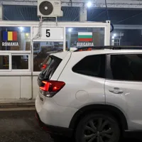 1 ianuarie a.c.. Vama Giurgiu, Podul Prieteniei. O maşină trece fără probleme prin punctul de frontieră. Acum, se întâmplă aşa oricând - Foto: INQUAM PHOTOS/George Călin