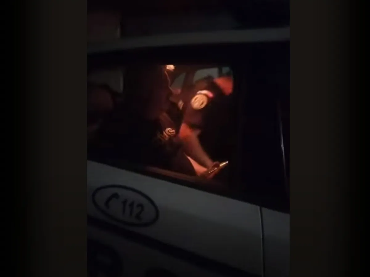 Candidat la primărie și fost șef de poliție, beat criță la volan. A lovit o mașină parcată - Foto: captură video