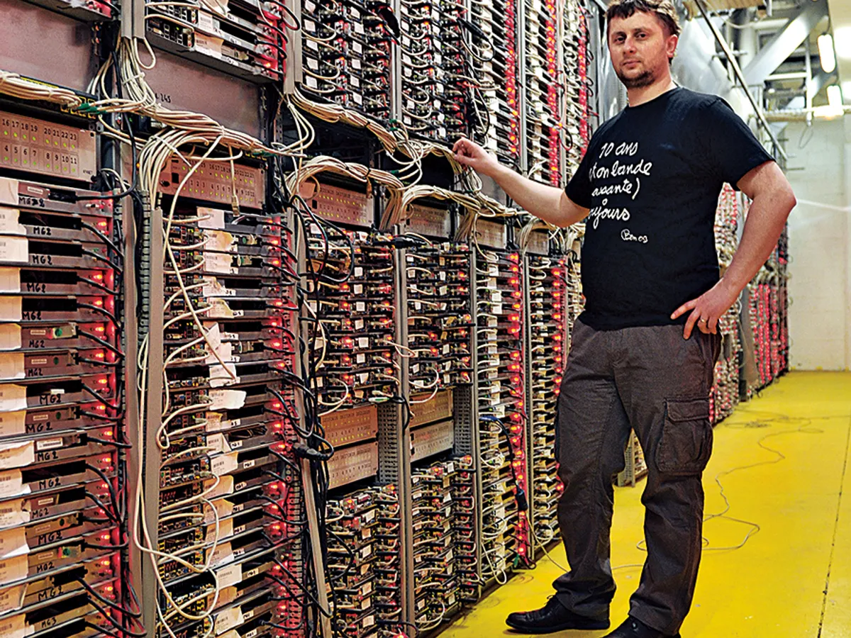 Mirai a escaladat într-un atac asupra OVH, o mare companie franceză de Internet. După unele estimări, hackerii au reușit să construiască o armată de 600.000 de dispozitive zombie. 