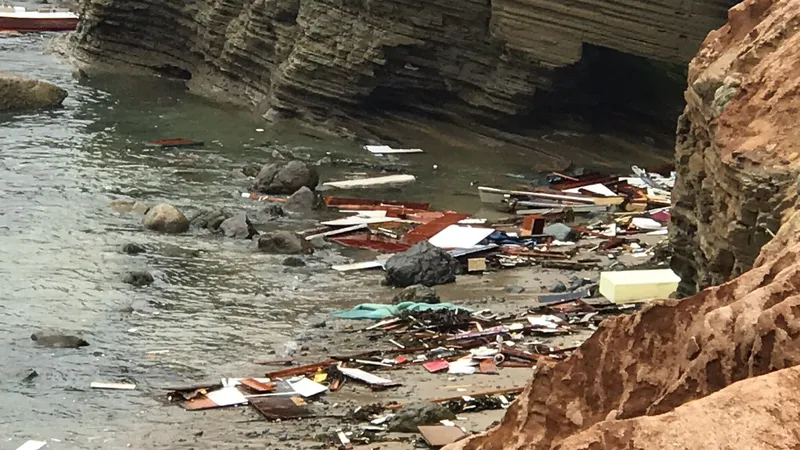 O ambarcațiune supraaglomerată cu imigranți s-a scufundat în California. / Foto: Twitter / @SDLifeguards
