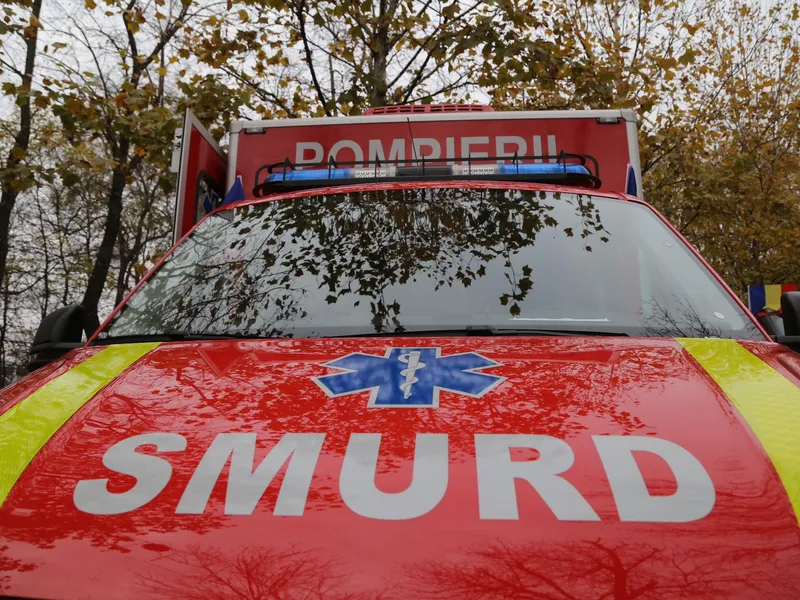 Accident fatal în Reșița. Un tânăr a murit după ce un copac a căzut peste maşina în care se afla - FOTO: Facebook/IGSU