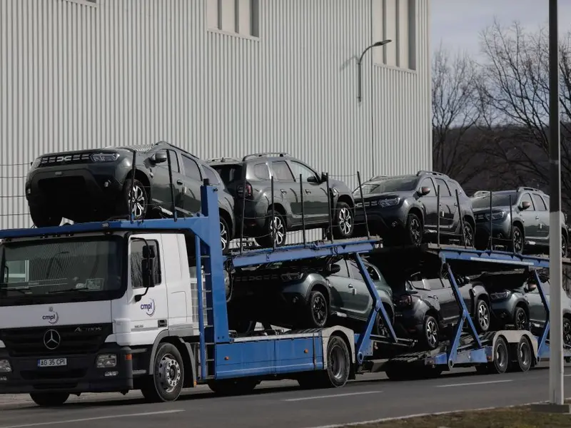 Sute de salariaţi concediaţi de Dacia Renault. Care este cauza şi cum se vor petrece lucrurile - Foto: INQUAM PHOTOS/George Călin