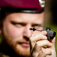 VIDEO Cum arată nano dronele Black Hornet. Colectează date și imagini HD de la 2 km distanță - FOTO: Profimedia