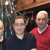 Familia Sârbu-Ponta locuiește, fericită, într-un bloc al fostului pușcăriaș Niro