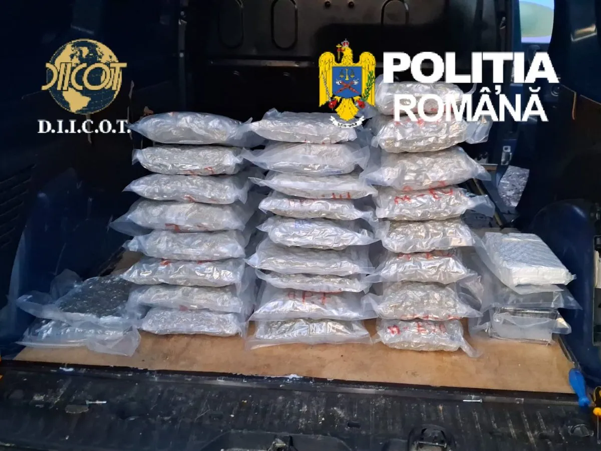 Ucrainean reținut în România, după ce a fost prins cu 30 kg de droguri pe Autostrada A1. Complice, un român