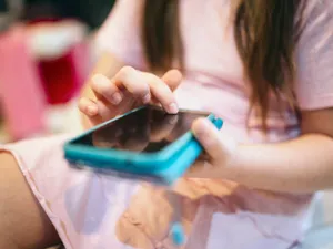 De ce să nu lași copilul pe smartphone până la 13 ani? Consecințe înfiorătoare pentru sănătate - Foto: Freepik (rol ilustrativ)