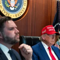 Trump şi JD Vance în Situation Room, urmărind serioşi desfăşurarea atacului asupra Iranului - Foto: Profimedia Images