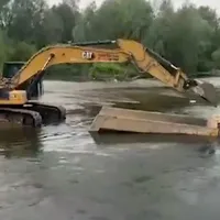 Când „Dorel” ajunge să lucreze la drumuri, aventurile se țin lanț. Iar pagubele sunt pe măsură - Foto: captură video