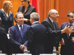 PENSIONARUL ȘEF AL CCR Judecătorii constituționali au primit imunitate și pensii speciale și acum îi apără pe toți cei care beneficiază de aceste privilegii - Foto: INQUAM PHOTOS / George Calin