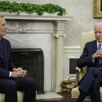 Președintele SUA, Joe Biden, și secretarul general al NATO, Jens Stoltenberg - Foto: Profimedia Images