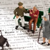 Pensionarii primesc sute de lei în plus la pensie în luna septembrie: pe card, în două tranșe Foto: Profimedia Images (fotografie cu carater ilustrativ)