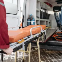 Manager la ambulanță, cu 6.000 €/lună, cerea șpagă viitorilor angajați salariul pe primele șase luni / Pexels / Pavel Danilyuk