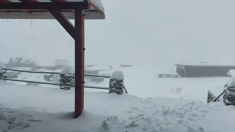 Locul din România unde poți pune deja schiurile în picioare. / Foto: Meteoplus, Facebook