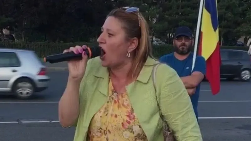 Avocatul Diana Iovanovici-Șoșoacă, la un protest împotriva măsurilor Guvernului