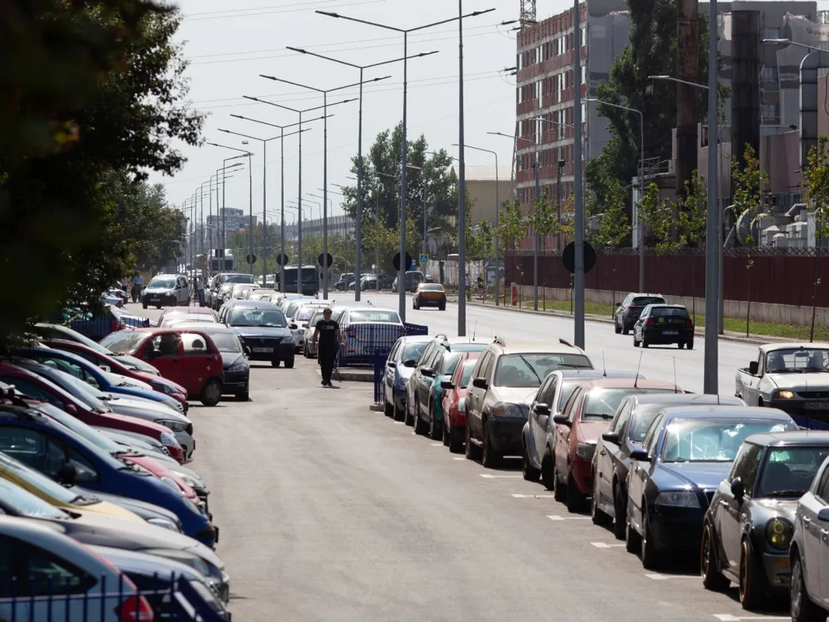 Parcarea din apropierea staţiei de metrou Berceni, din Sectorul 4, care funcţionează după conceptul park & ride - Foto:. INQUAM PHOTOS/Ilona Andrei