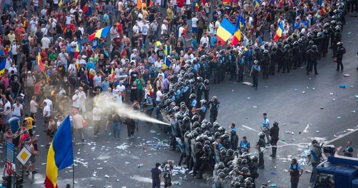 DOCUMENT Jandarmeria vrea să interzică acoperirea feței la mitinguri, precum și „defăimarea țării“ | Newsweek Romania