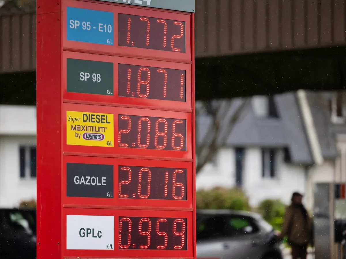 Criza combustibililor. Spania şi alte patru ţări europene cer CE un nou impozit pentru companiile energetice