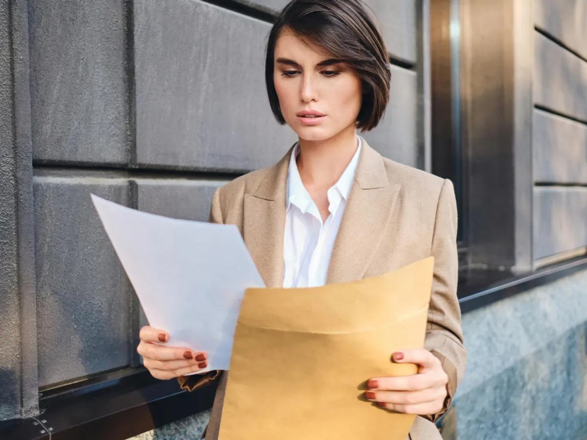 O directoare a fost concediată la 54 de ani. Nimeni nu mai voia s-o angajeze. Apoi și-a modificat CV-ul