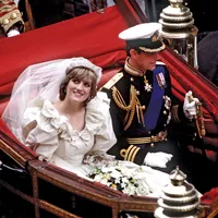 O plimbare cu trăsura după ceremonia nunții lui Charles cu Diana